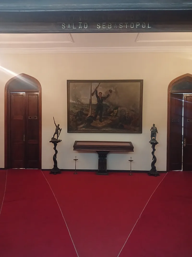 Salão Sebastopol com a pintura de Pedro Bruno sobre o 2º Sargento Francisco Borges de Souza